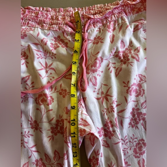 Gap lightweight floral pink Capri pants in size M wide legs - Picture 12 of 13